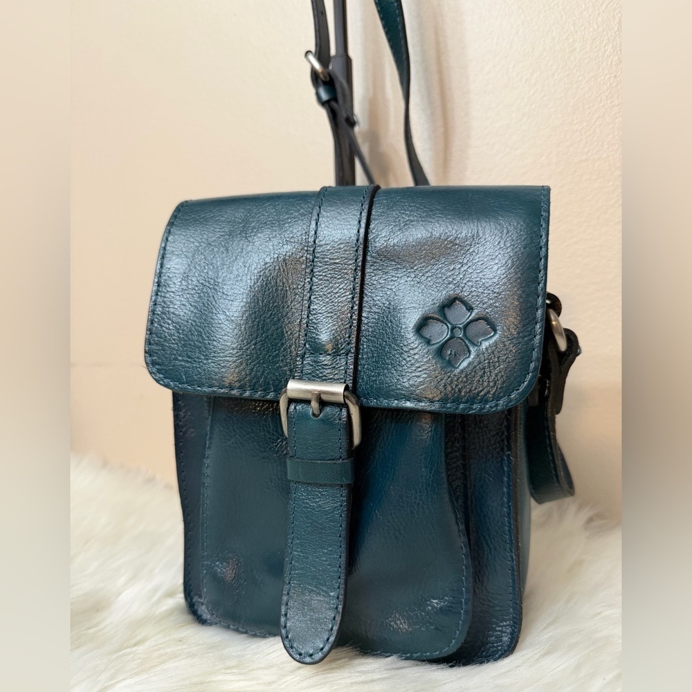Patricia Nash Cascina Crossbody Bag Blue Coral Leather Purse #P75206. NWOT